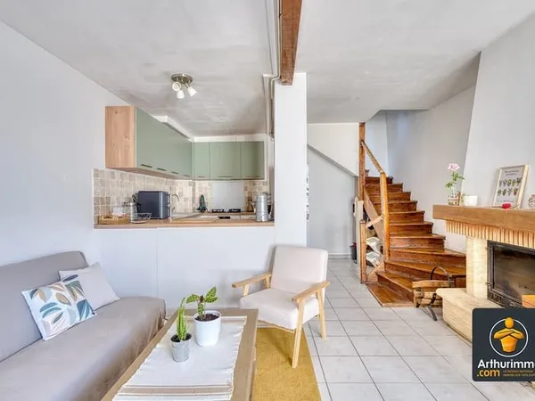 Maison de village T3 bis à Vourles