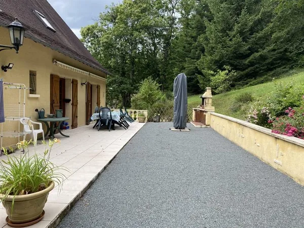 GRANDE MAISON 4 CHAMBRES ET SOUS SOL SUR GRANDE PARCELLE EN