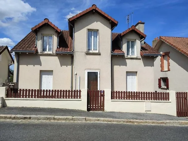 MAISON DE CHARME NEXON 114 m² plus petites dépendances et 3 caves