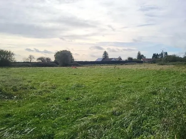 Terrain 3738 m²