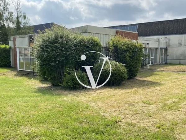 Bureau et espace de travail Vente Vendôme  330m² 252000€
