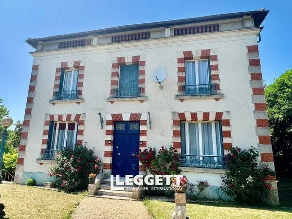 Maison 11 pièces 216 m²