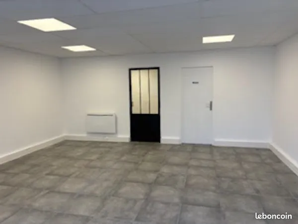 Local 50 m² entièrement rénové en RDC - Direct propriétaire - ZI Tremblay-en-France