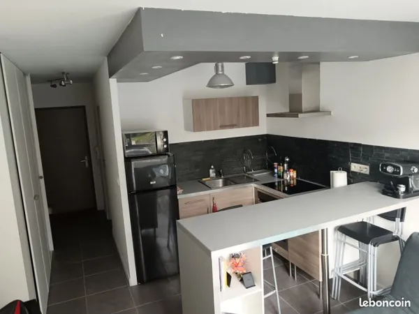 Loue appartement meublé 24.5m carré au HAVRE quartier des Ormeaux, loyer460 euros par mois charges d