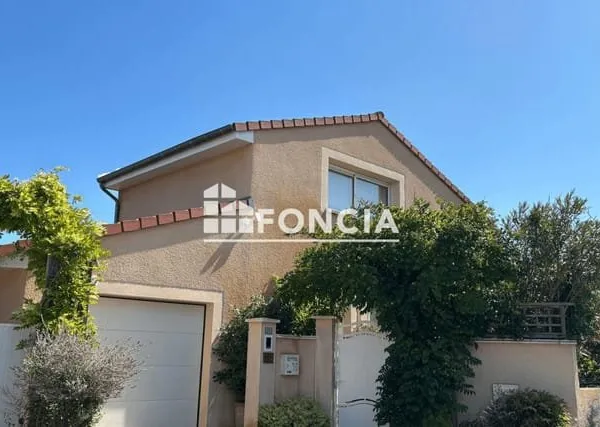 TOURNON, agréable villa meublée d'environ 148 m2 sur une parcelle de terrain de 712 m²
