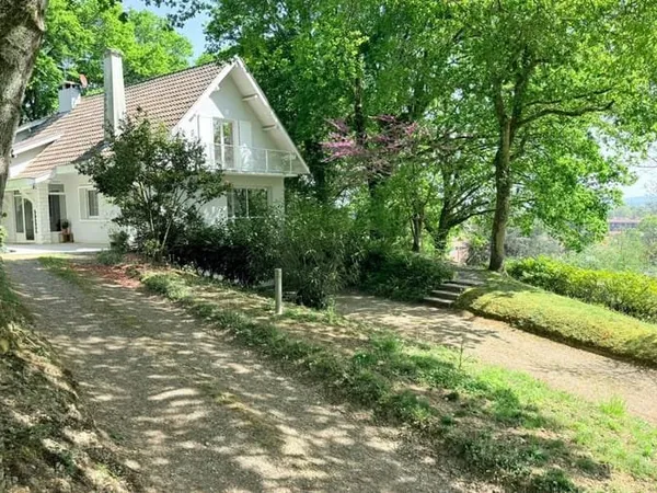 Maison 6 pièces 230 m²