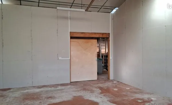Location Dépôt 54 m²