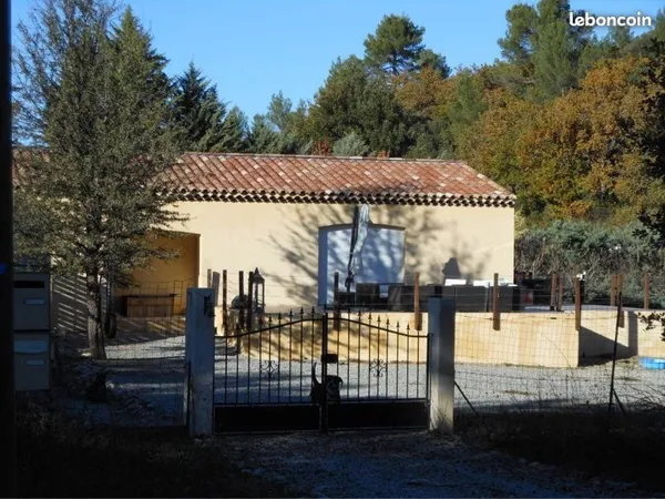 Villa t4 de 97 m2 climatisée sur 1000 m2 loyer 1250 eu