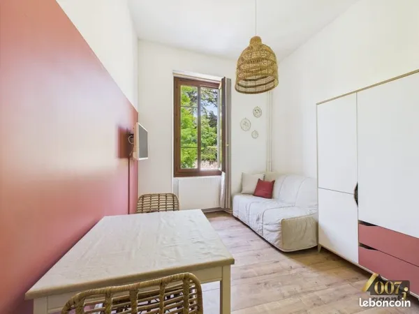 Studio 1 pièce 14 m²
