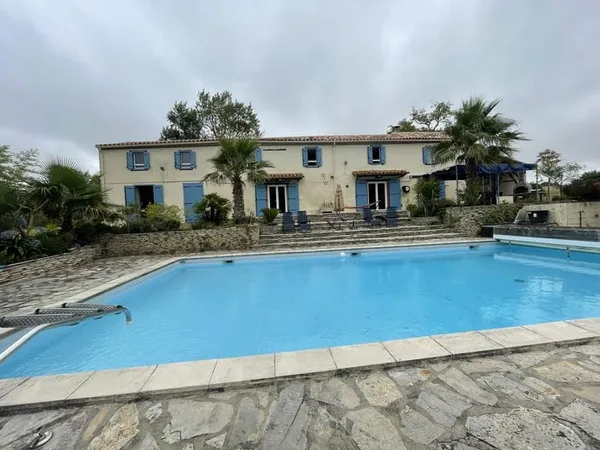 A vendre demeure d'exception, avec grand jardin, bois et pis
