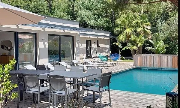 Maison - 7 pièce(s) - 202 m2