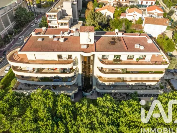 Appartement 6 pièces 211 m²