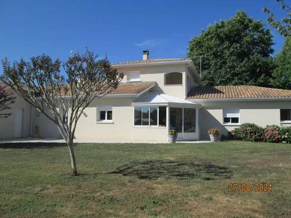 Maison de luxe 11 pièces 221 m²