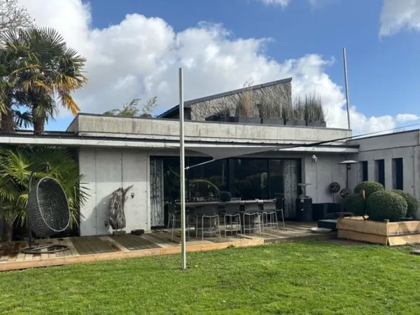 Maison 8 pièces 230 m²
