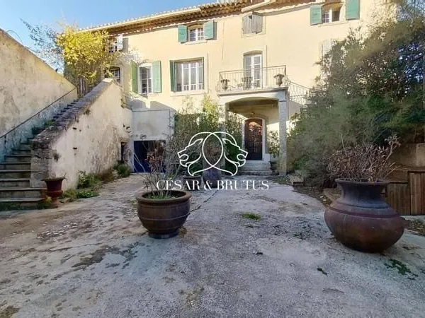 Maison 10 pièces 253 m²