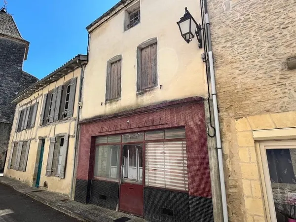 Maison en pierre avec garage - Centre de Duras - À rénover