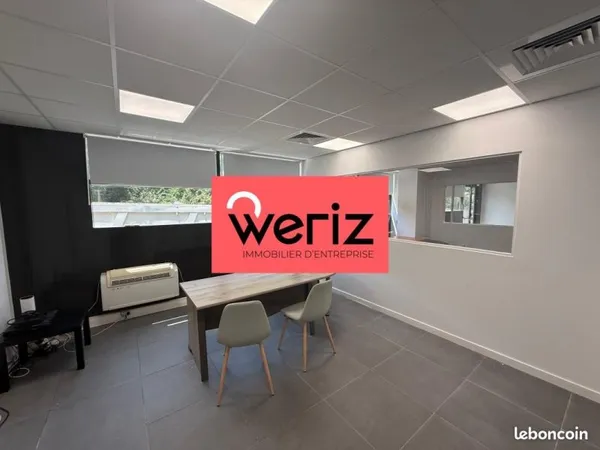 Bureau 151 m²