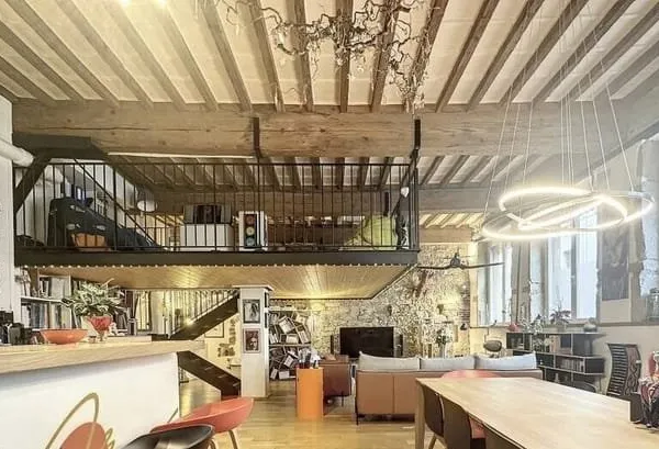 Croix-Rousse -Beau local professionnel de 134 m² avec garage
