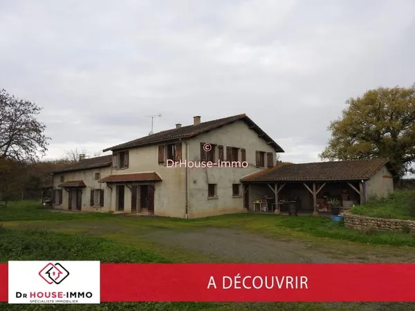 FERME + CHENIL(ELEVAGE) + BOX pour chevaux. Ensemble construit sur 7 hectares de terrain arborés de 