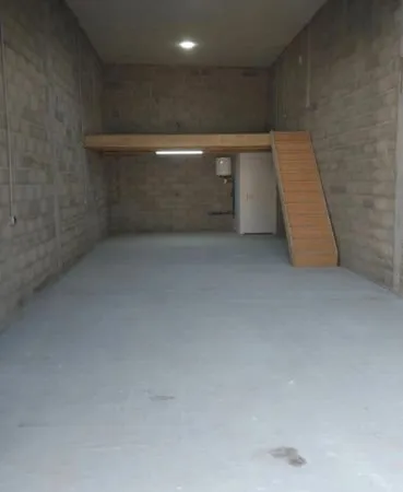 Local d’activité et entrepôt Location Sorgues  100m² 810€