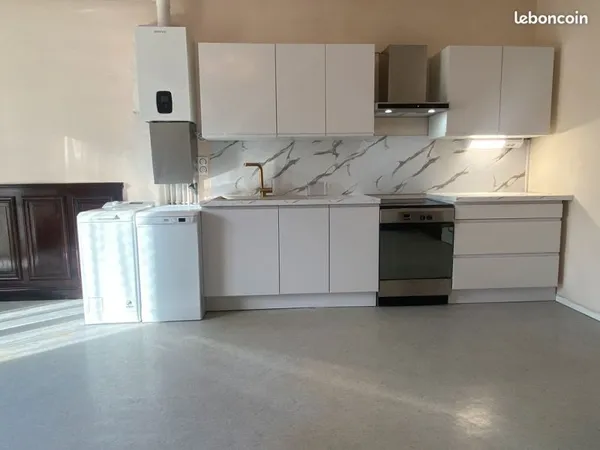 Appartement de standing sécurisé par caméra avec parking privé en rez de chaussée