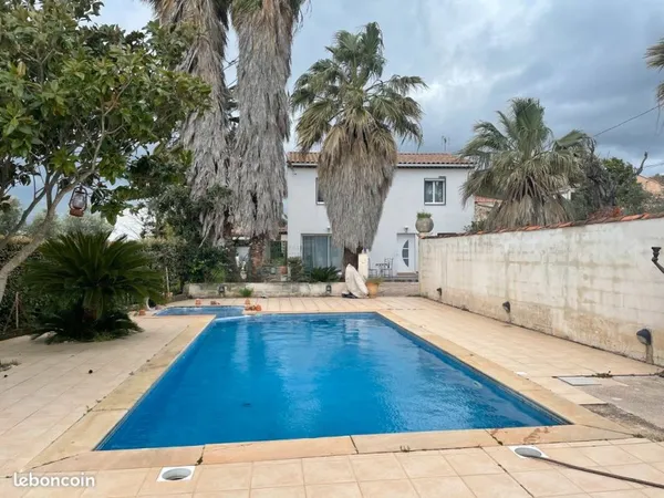 Maison avec piscine sur terrain avec détachement de parcelle à Carnoules