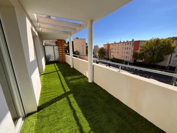 NIMES CROIX DE FER Appartement P4 92m2 avec terrasse et plac