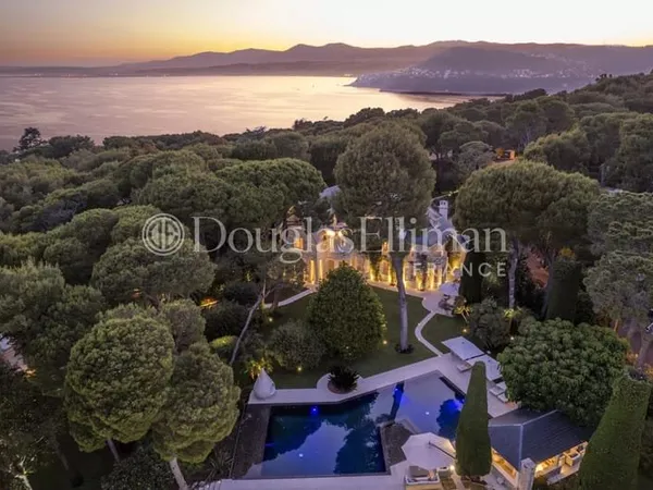 Cap Ferrat - Un rare domaine au charme intermporel