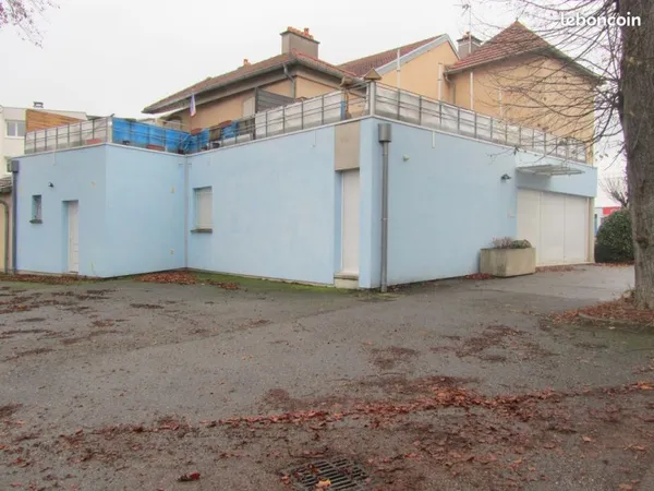 Local professionnel 19 pièces 450 m²