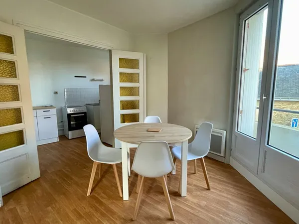 RUE LIONNAISE - T3 MEUBLE - DISPONIBLE LE 17/03