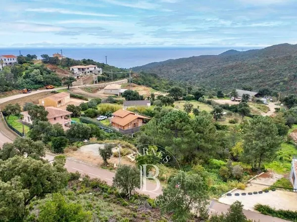 Exclusivité, Hameau de Togna, Sari-Solenzara, terrain avec permis de construire, vue mer et montagne