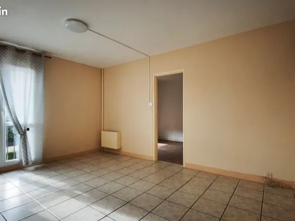 Appart T2 lumineux 50 m² + parking + cave - Troyes secteur Hôpital