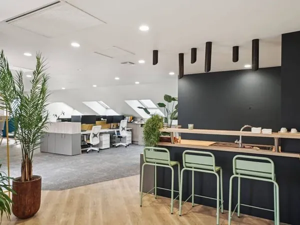 Bureaux 241 m²
