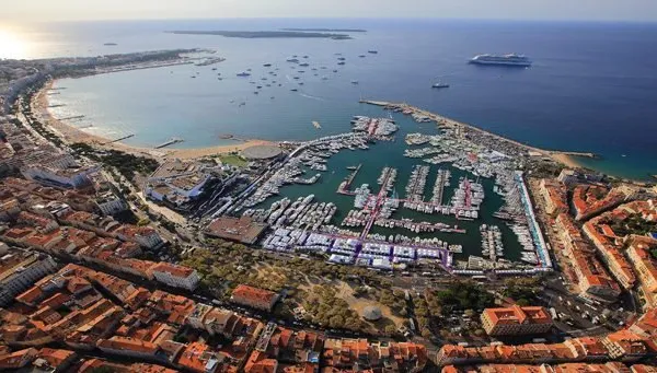 CANNES MURS COMMERCIAUX 91M2 3103EUR/M2 6,5%