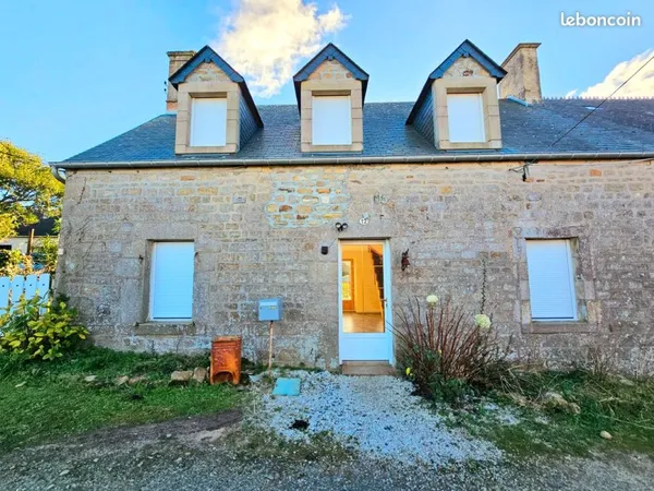Belle maison rénovée à louer ST PIERRE EGLISE