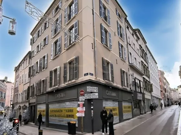 Local commercial Hyper Centre Mâcon 107m2