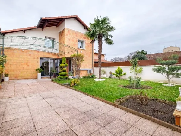 Villeurbanne Cusset - Superbe maison d'architecte de 147 m² avec terrasse et jardin