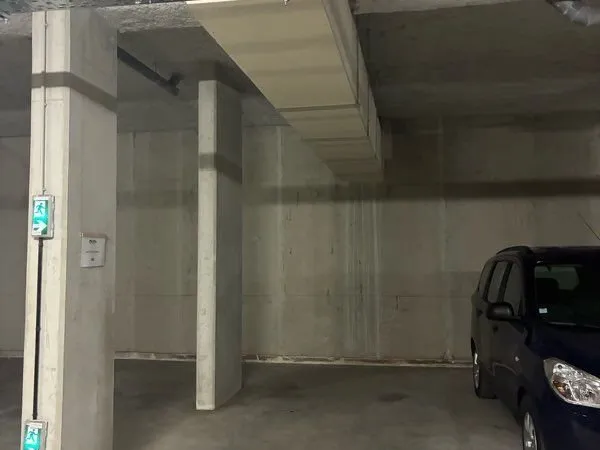 Place de parking - Cannes la Bocca