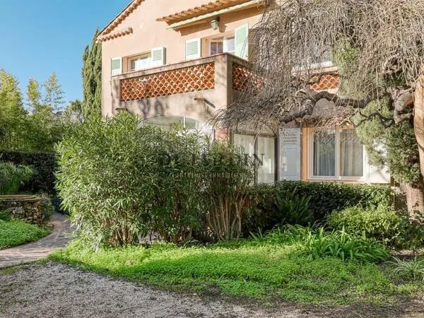 Saint Tropez Village - Propriété avec jardin et dépendance