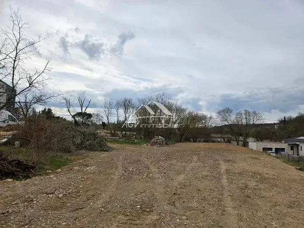 Terrain constructible 2204 m²