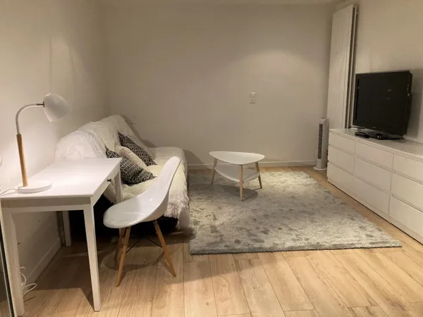 Loue studio 25m² Jouy-en-Josas rez-de-chaussée de la maison