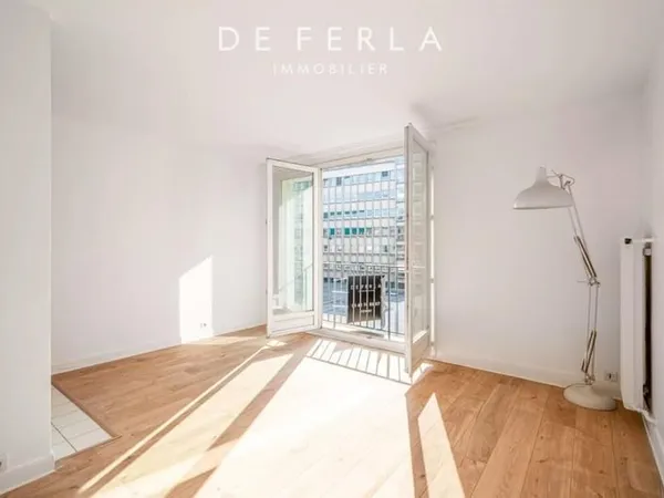 ème- Duroc - A la lisière du VII ème - Studio refait à neuf avec extérieur