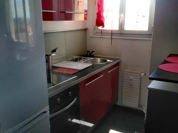 Studio meublé proche BSB, Lumineux, Parking, Disponible immédiatement