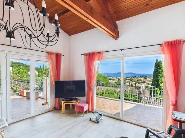 CARQUEIRANNE - VILLA VUE MER