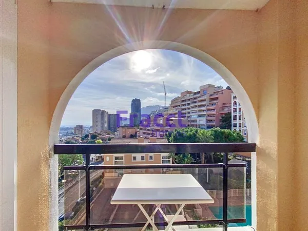 Vends appartement 40m² Beausoleil - 2 pièces immeuble avec piscine