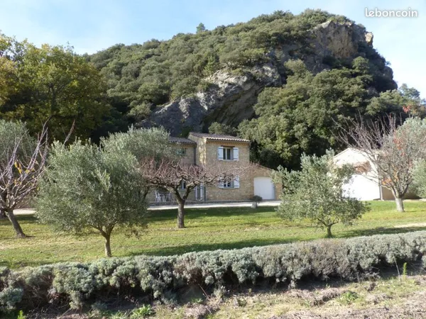 Magnifique maison en pierre , region de grignan, avec une superbe vue