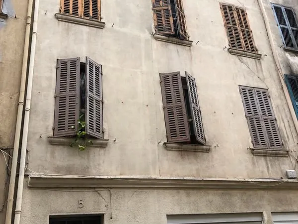 Moitié d'immeuble (2F2)