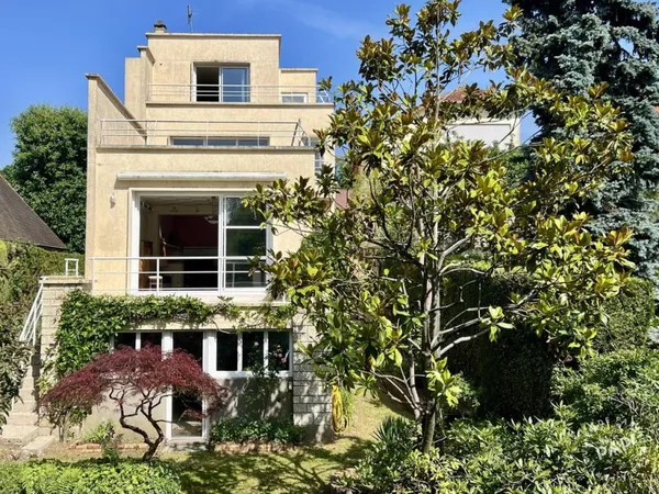 Maison 11 pièces 339 m²