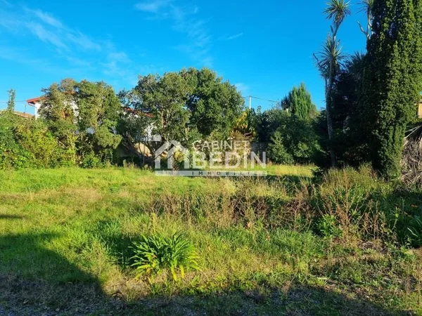 Terrain 676 m²