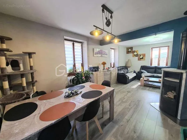Maison familiale rénovée 130 m² avec grande dépendance et cour - Steinbach